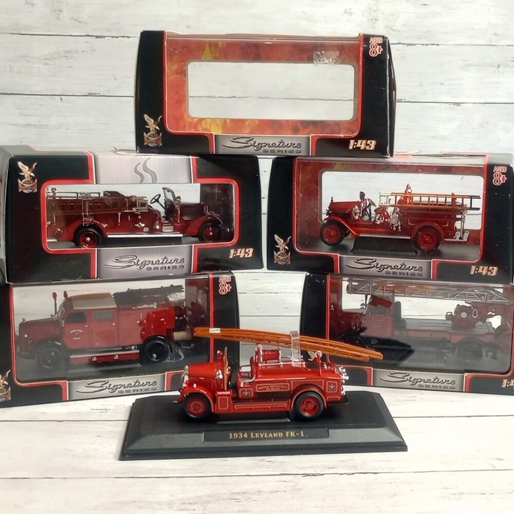 Yat Ming Vintage Metal Die Case Fire Engine Truck 1:43 Signature Series